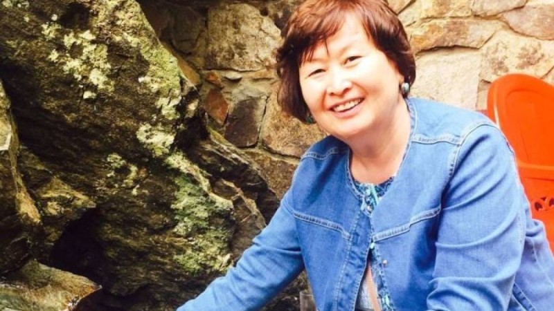 Стоматолог неге тілді тазалау қажеттігін түсіндірді