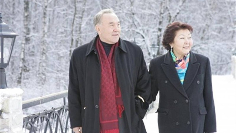 Сара Назарбаеваның өмірбаяны: руы, отбасы, президентпен алғашқы танысуы