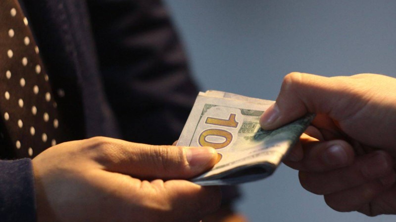 Сот «800 мың теңгеге әскери билет сатқан» аға сержантқа айыппұл салды