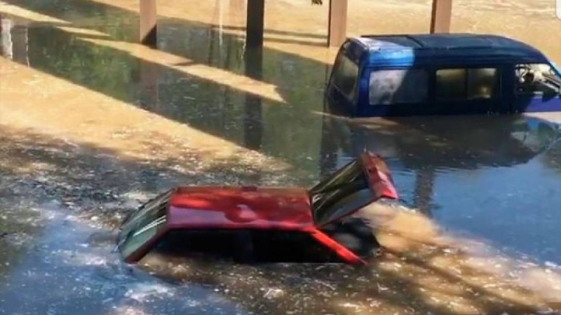 Алматы көшесін ыстық су басты – видео