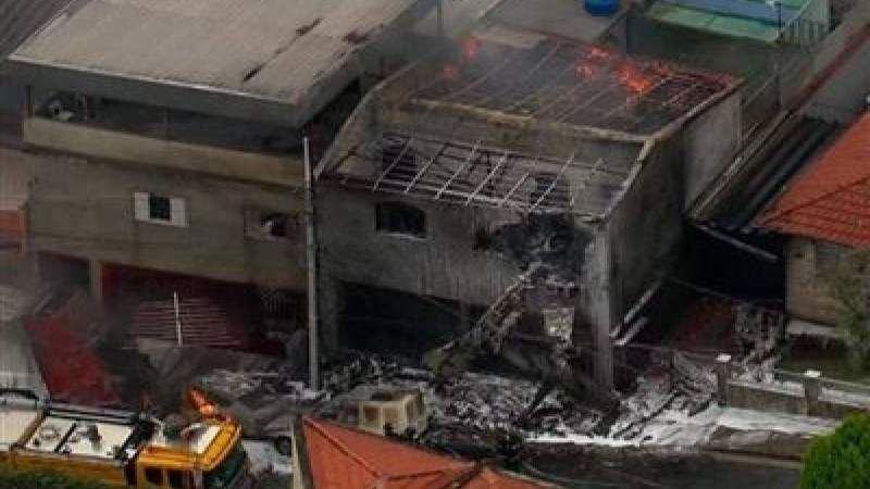 Ұшақ үйге құлап түсті: зардап шеккендер бар