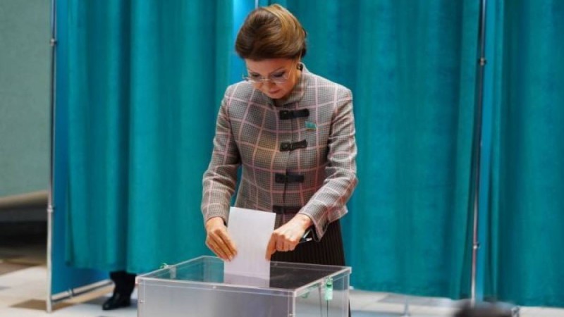 Президент сайлауы: Дариға Назарбаев дауыс берді