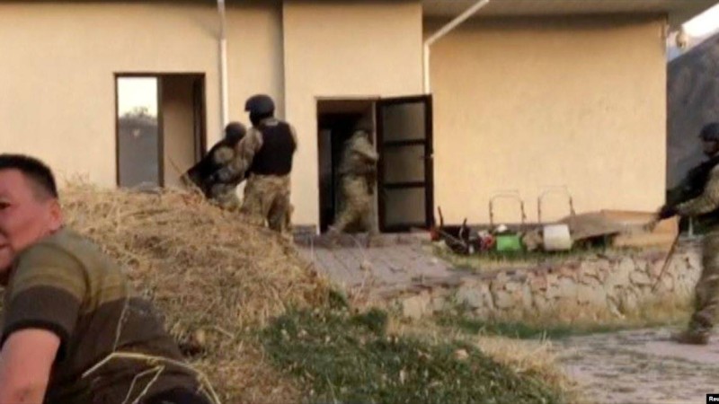 Атамбаевты ұстау операциясы қақтығысқа ұласып, арнайы жасақ қызметкері қаза болды