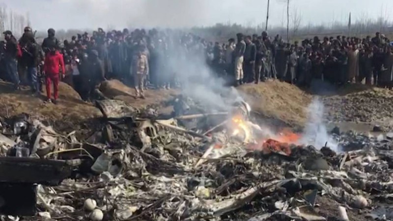 Желіде Пәкістан атып түсірген үнді ұшағы құлаған жерден видео жарияланды