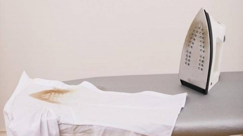 lifehack: Үтіктен қалған дақты кетіру