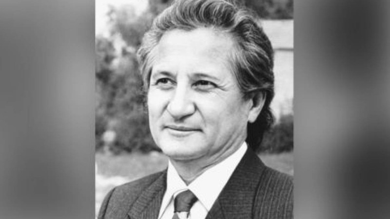 Қадыр ақынның тегін қате жазып жүрміз бе?