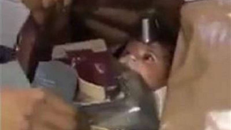 Ұшақтан түсірілген сөмкеден бес айлық сәби табылды