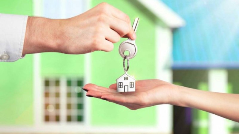 кәсіпкер 2 отбасыға үй алып берді