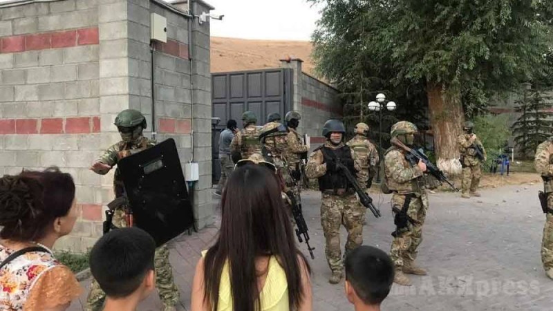 Атамбаевтың ұсталуы жайлы. Оқиға орнынан видео жарияланды - Қазақстан жаңалықтары