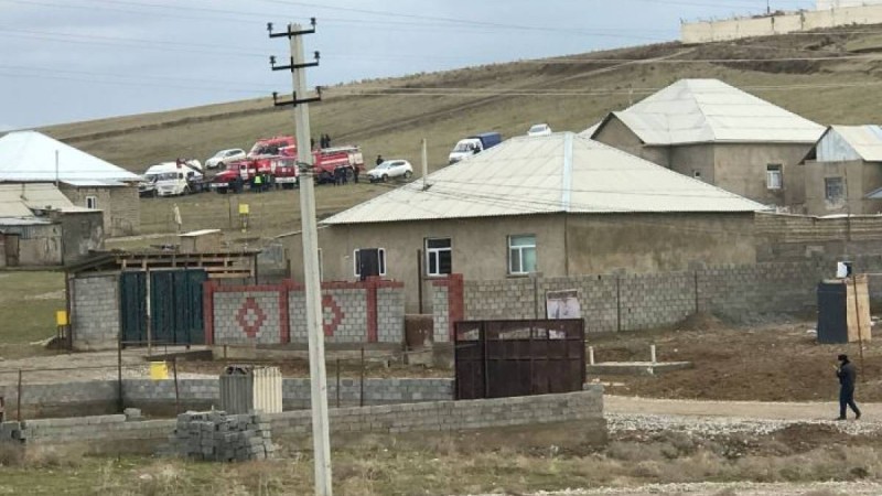 Шымкентте жарылыс болып, екі адам ауруханаға түсті – оқиға орнынан фото