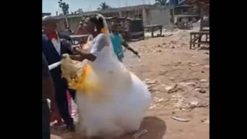 Күйеуінің екінші рет үйленгенін білген әйелі тойдың шырқын бұзды