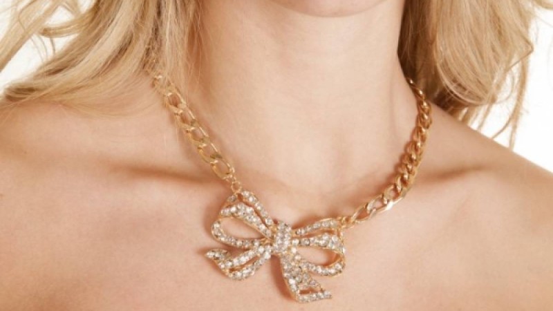 Мойынға алқа тағу қалай пайда болды?