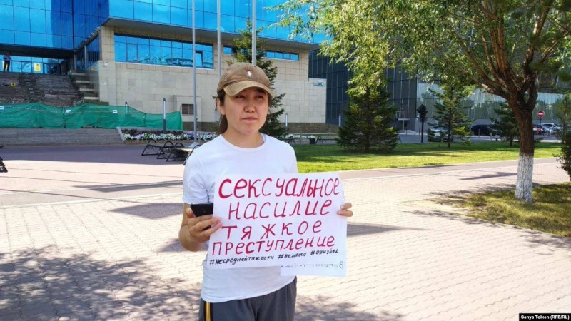 Нұр-Сұлтан тұрғыны зорлық-зомбылыққа қарсы бір адамдық пикет өткізді