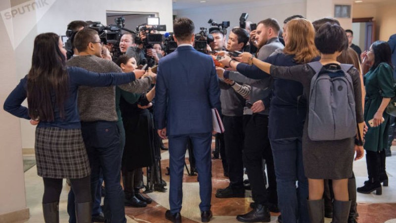 "Қандай сүйкімді өзі!" Қазақстандықтарды таңғалдырған жас шенеуніктер