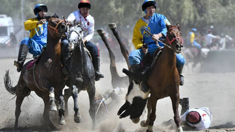 "Қазақтар артық кетті" деген Қырғызстан шенеунігі қызметінен кетті: жаңа президент кім