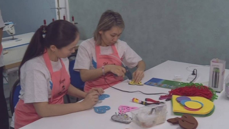 Астанада көп балалы аналарға іс тігуді үйрететін шеберхана ашылды