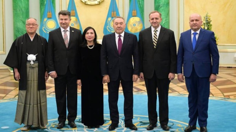 Назарбаев бірнеше мемлекеттің елшілерімен кездесті