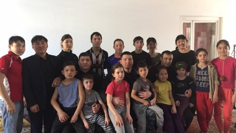 19 бала тәрбилелеп отыр: Ақтөбелік ерлі зайыпты 16 баланы асырап алған