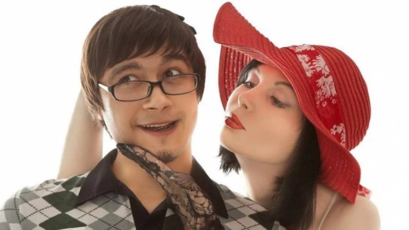 Сүйіктіңіздің көзіңізге шөп салмайтынын қалай аңғаруға болады?