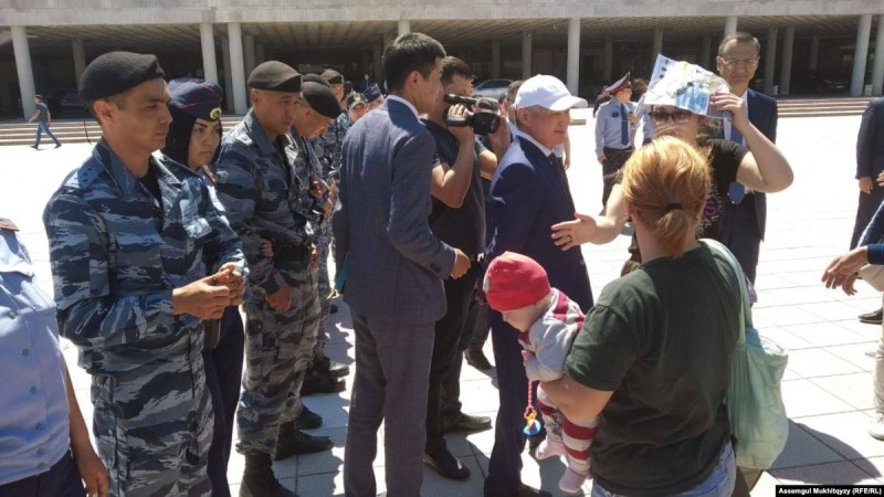 Дәурен Абаев Нұр-Сұлтандағы көп балалы аналар наразылығы туралы айтты