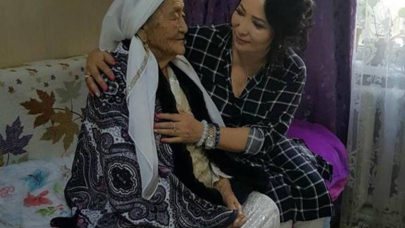 «Сұм ажал менен сені алып кетті»: Гүлзира Айдарбекованың анасы қайтыс болды - Қазақстан жаңалықтары