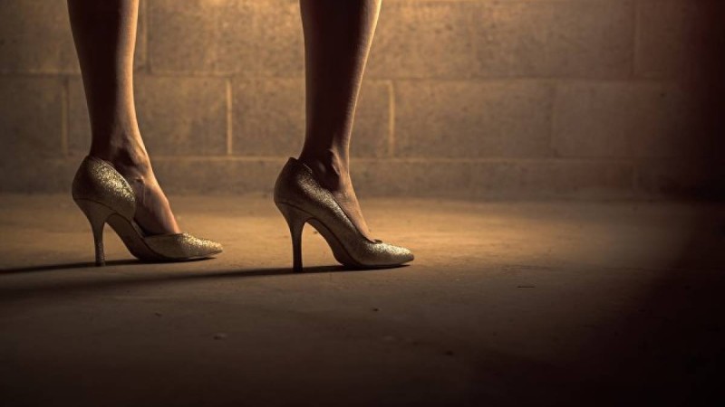 40 жастағы ер адам көшеде қызды зорлап тастады