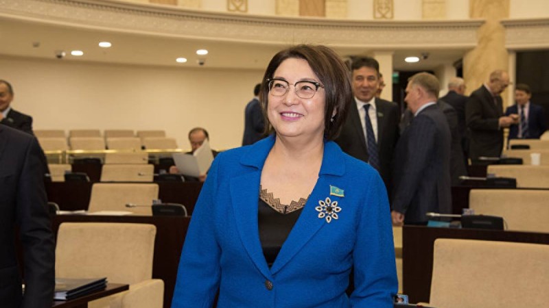 "Жас қыз болатын" Назарбаев пен Әйтімова алғаш кездескен сәтін еске алды