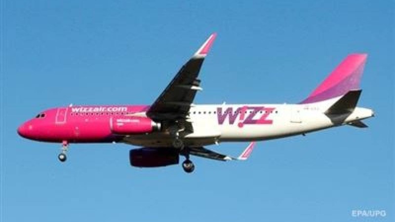 Көктегі «Wizz Air» ұшағына найзағай түсті