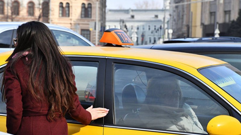 Алматы облысында әйелдерге қырғидай тиетін таксист ұсталды