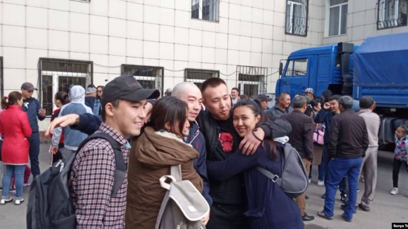 Белсенді Әлімжан Ізбасаров әскерге аттанды