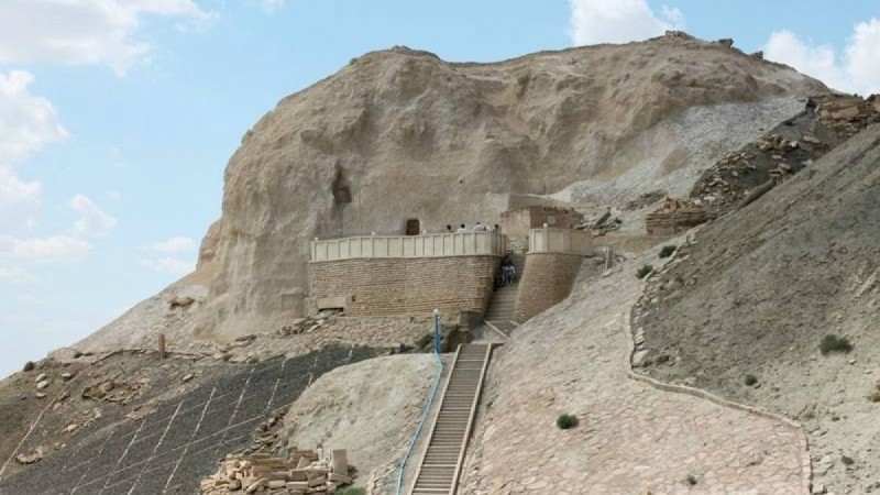 "Жыланның басы түрінде жасалған": Ақтөбеде ғалымдар Бекет-ата асатаяғын зерттеп жатыр
16-17 ғасырларда жасалған асатаяқ болаттан жасалып, күміс өрнектермен әшекейленген