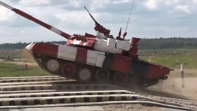 алғаш рет қыздар "Танк биатлонына" қатысты