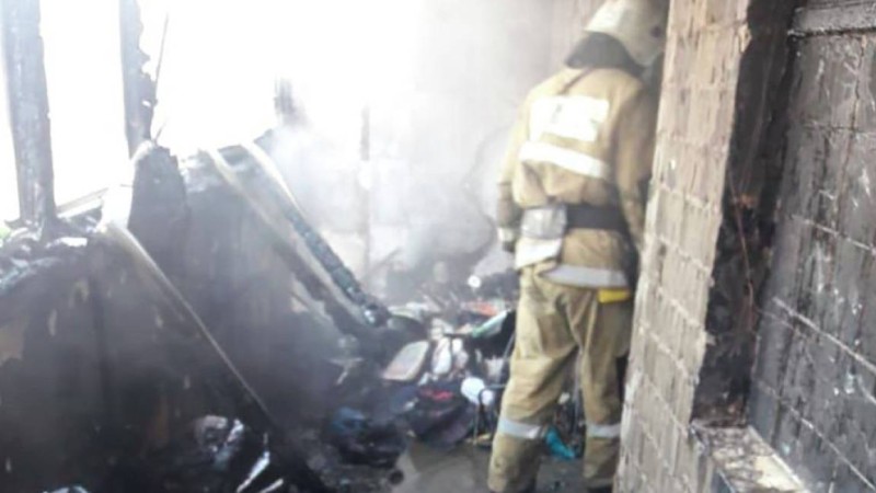 Тараздағы жарылыс: Куәгерлер адамдарды үйінді астынан қалай алып шыққандарын айтты