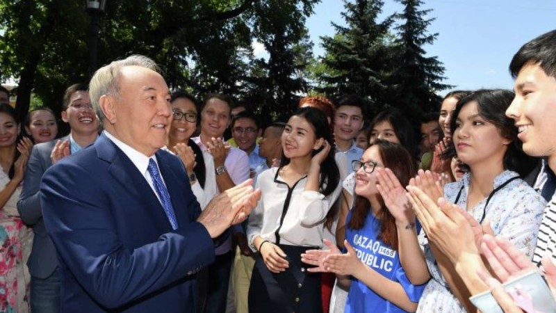 Нұрсұлтан Назарбаев қандай көлікпен жүреді