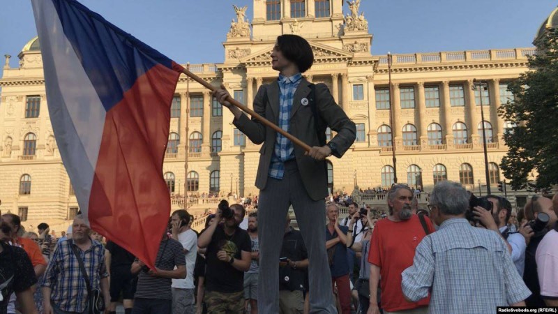 Прагада билікке қарсы соңғы 30 жылдағы ең ірі акция өтті