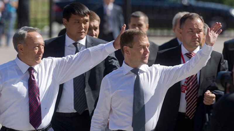 Назарбаев пен Медведев телефон арқылы сөйлесті