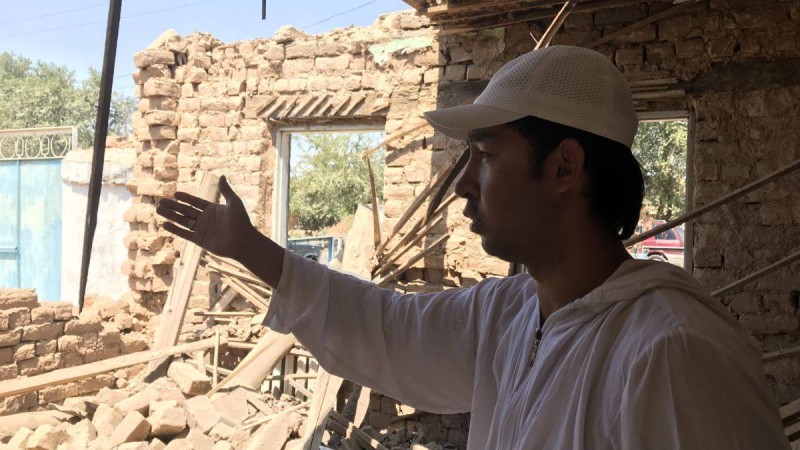 "Үйіміз тұруға жарамсыз". Арыста ондаған тұрғын жаңа үй салуды талап етеді