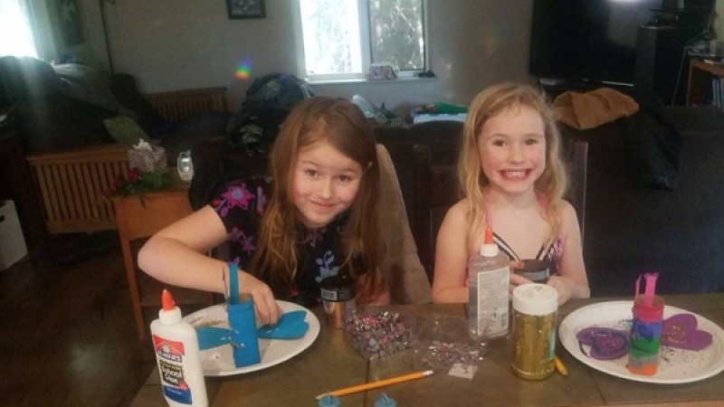 Орманда жоғалған екі қызды тәтті қабығының қалдығы арқылы тауып алған