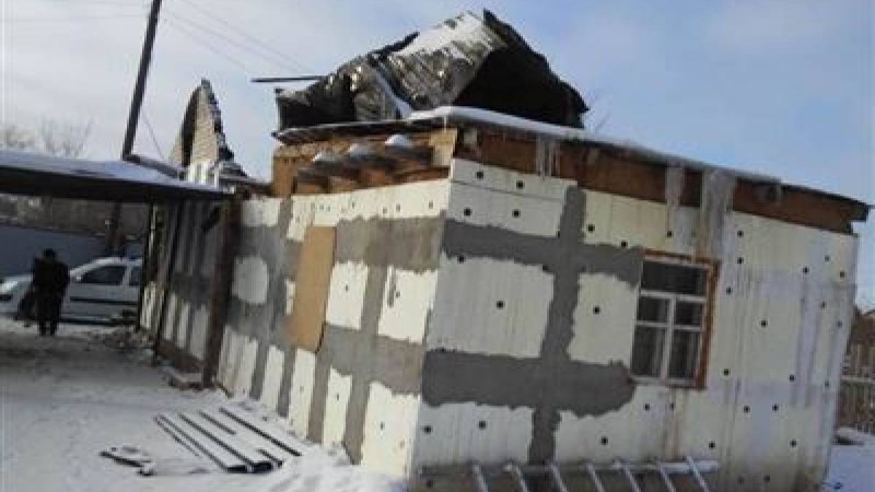 Жаңа жылда жалғыз баспанасы өртенген ақтөбелік отбасы далада қалды