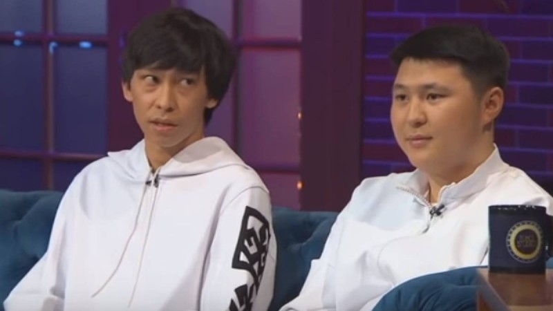 Second Hand па?: Тележүргізуші Райм мен Артурдың киімін әжуалап, оларға киілген костюмдерін сыйлады - Қазақстан жаңалықтары