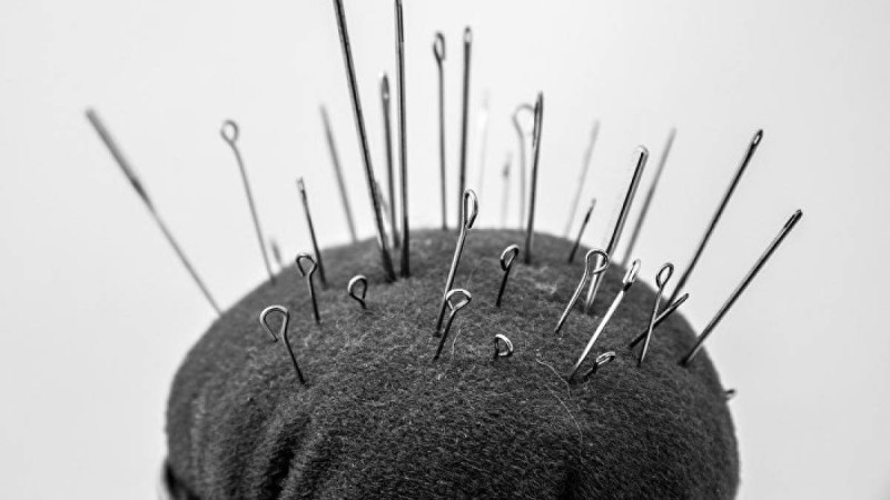 Күйеуін қайтармақшы болған: баласына он ине тыққан әйел сотталды