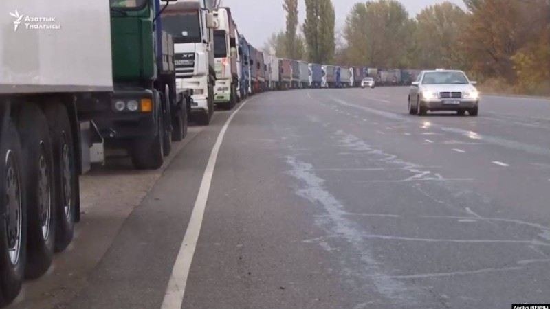 Қазақстан мен Ресей шекарасында жүк көліктері жиналып қалған