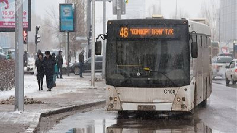 Астанада адамдар отырған автобус өртенді