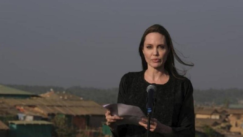 Анджелина Джоли Бангладештегі босқындар лагеріне барды