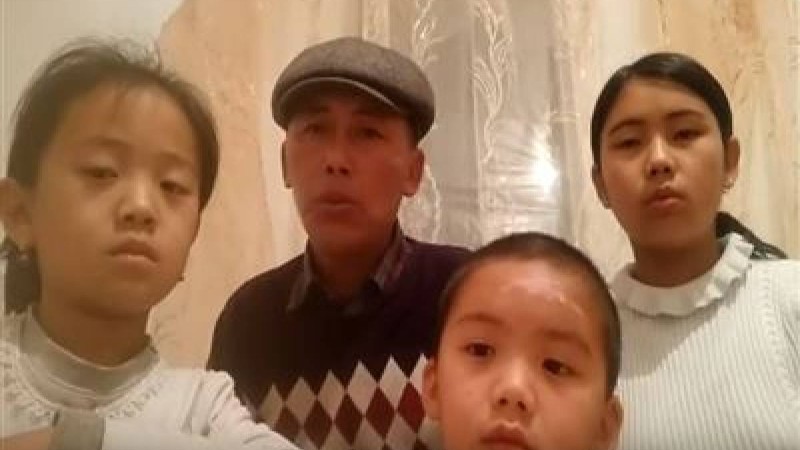 Қытайдан Қазақстанға оралған азамат әйелін әкеле алмай отыр