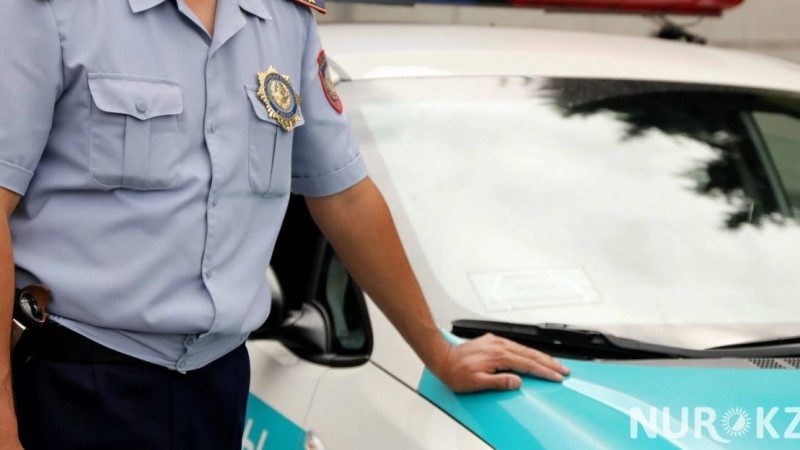 Өскеменде полицей көлігі жаяу жүргіншілер жолынан өткен әйелді қағып кетті (видео)