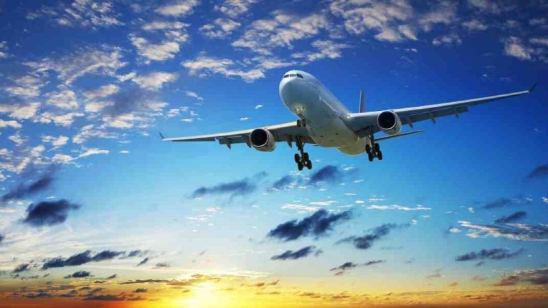 "Бір әуекомпаниямен еркелемеңіздер": Тоқаев Қазақстаннан шетелге тікелей әуе рейстерін ашуды тапсырды
Президент: Елорданы шетелмен және халықаралық қаржы орталықтарымен тікелей рейстер арқылы байланыстыру керек