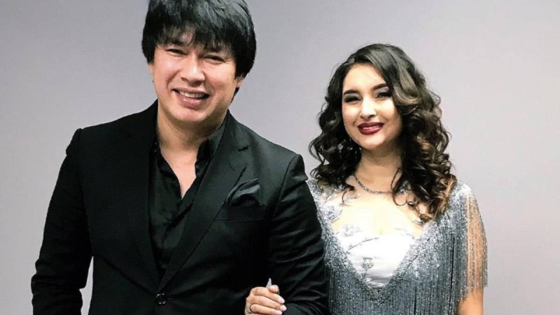 Әнші Бүркіт бес баласынан айырылған жанұяға жылап отырып көңіл айттыты - новости Казахстана