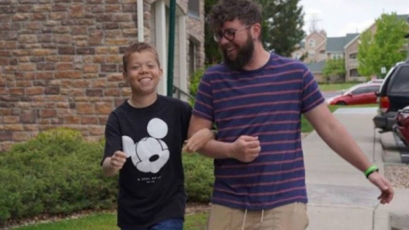 ​Мұғалім науқас баланы асырап алып, оның өмірін құтқарып қалды