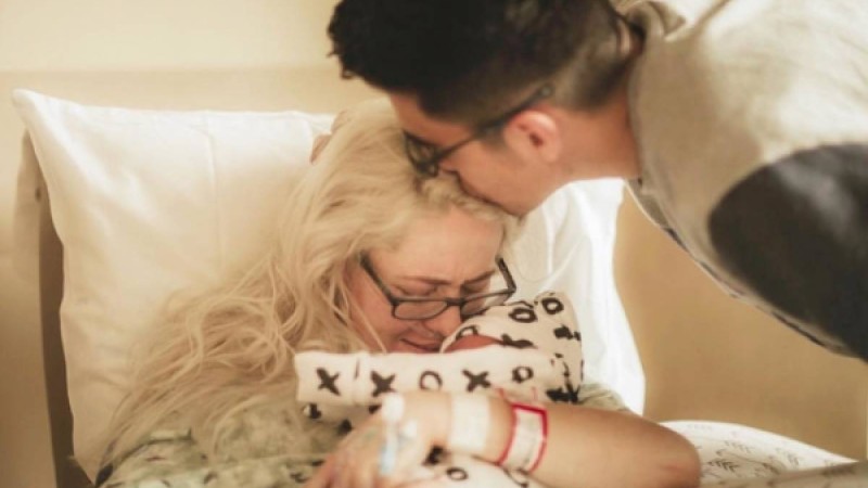 Өлім аузында жатқан ана сау баланы дүниеге әкелді